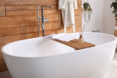 Freestanding Bathtub in a Contemporary Setting